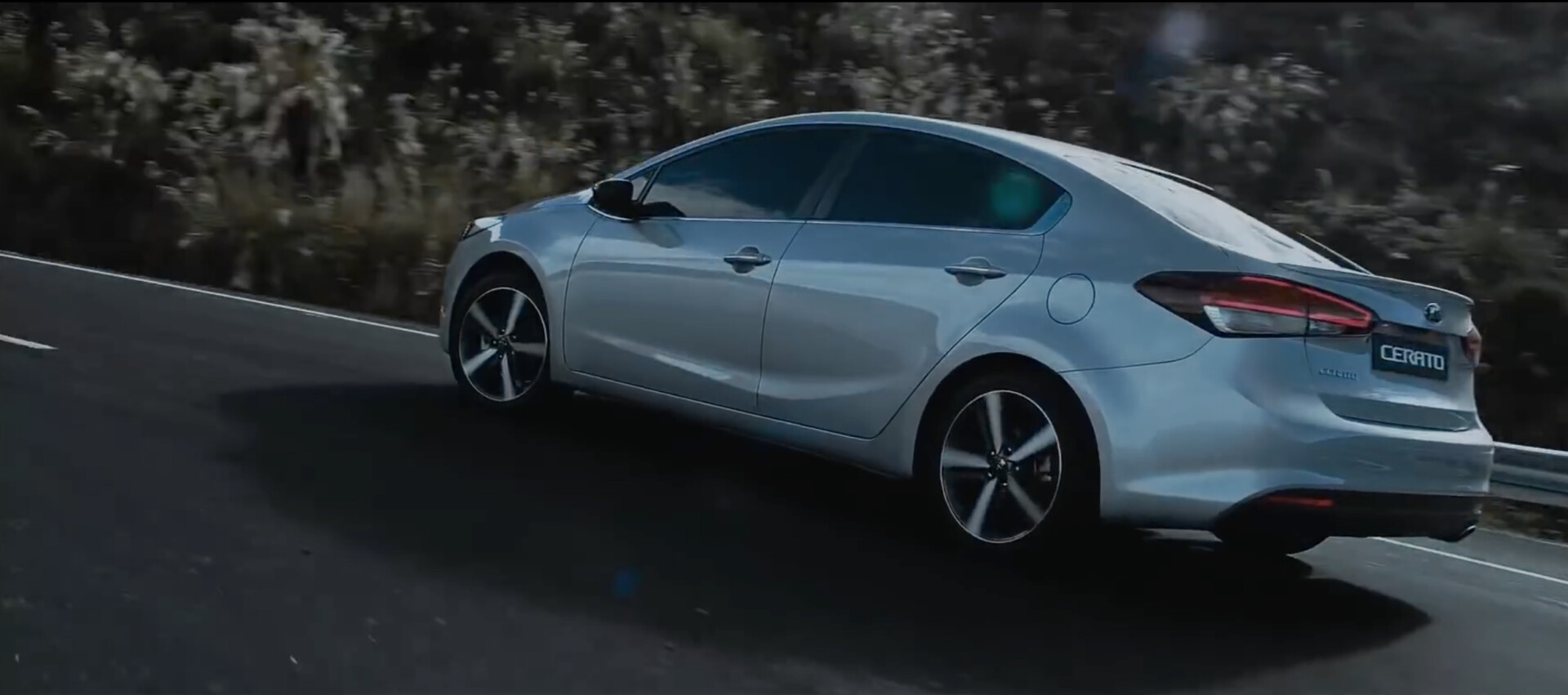 Kia cerato черная